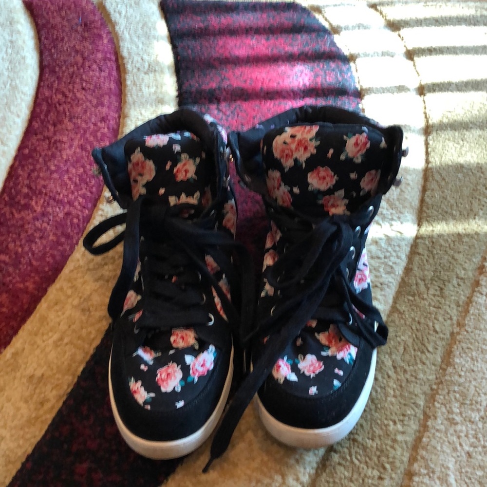 Hi top gym shoes